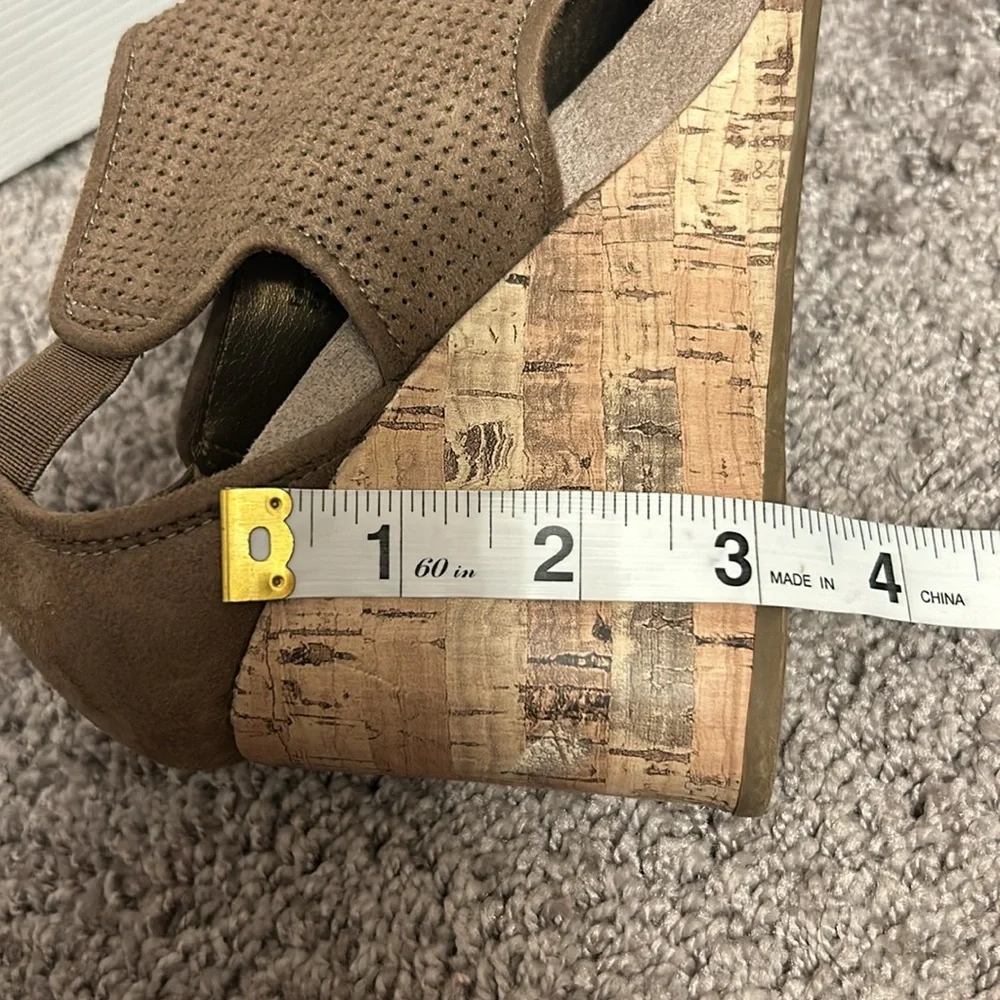 Life Stride brown wedges